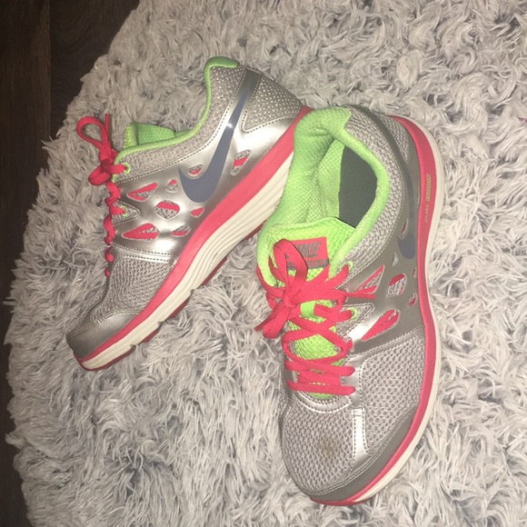 Nike Runing Shoes - Picture 2 of 5